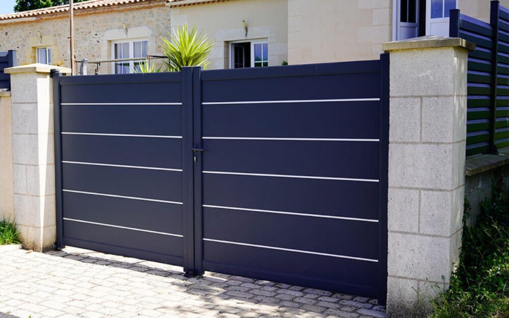 portón de herrería de dos puertas