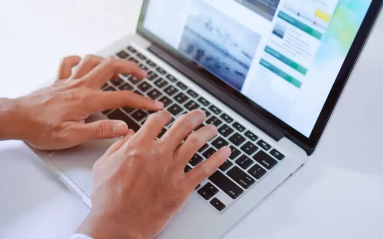 ¿Cómo humanizar texto creado con IA sin perder naturalidad?